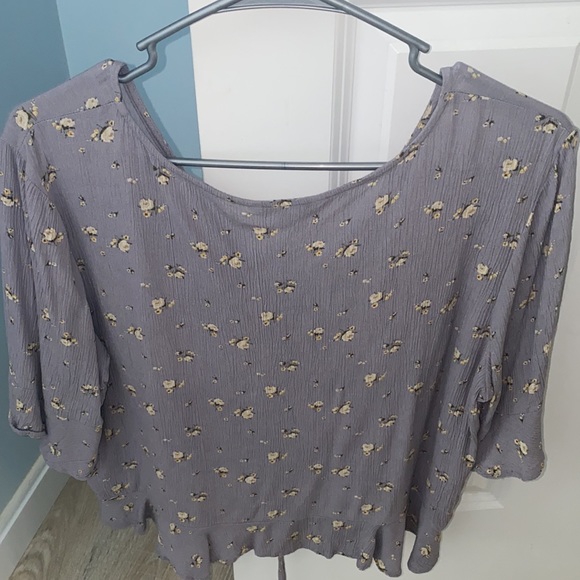 Purple blouse with yellow flowers - Picture 2 of 2